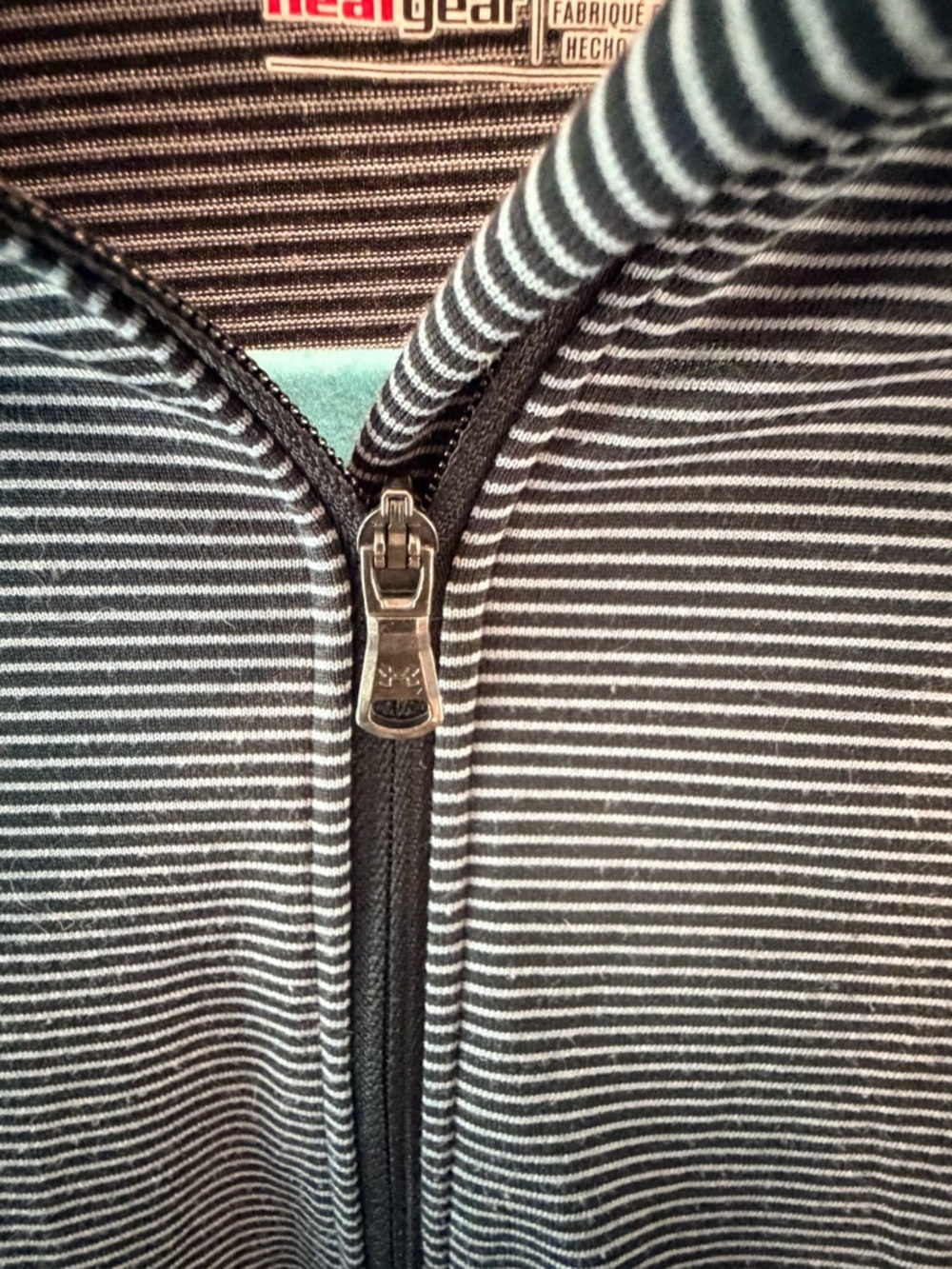Under Armour HeatGear 1/4 Zip Pullover Small Gray Stripe Athletic Top Women - Picture 2 of 10